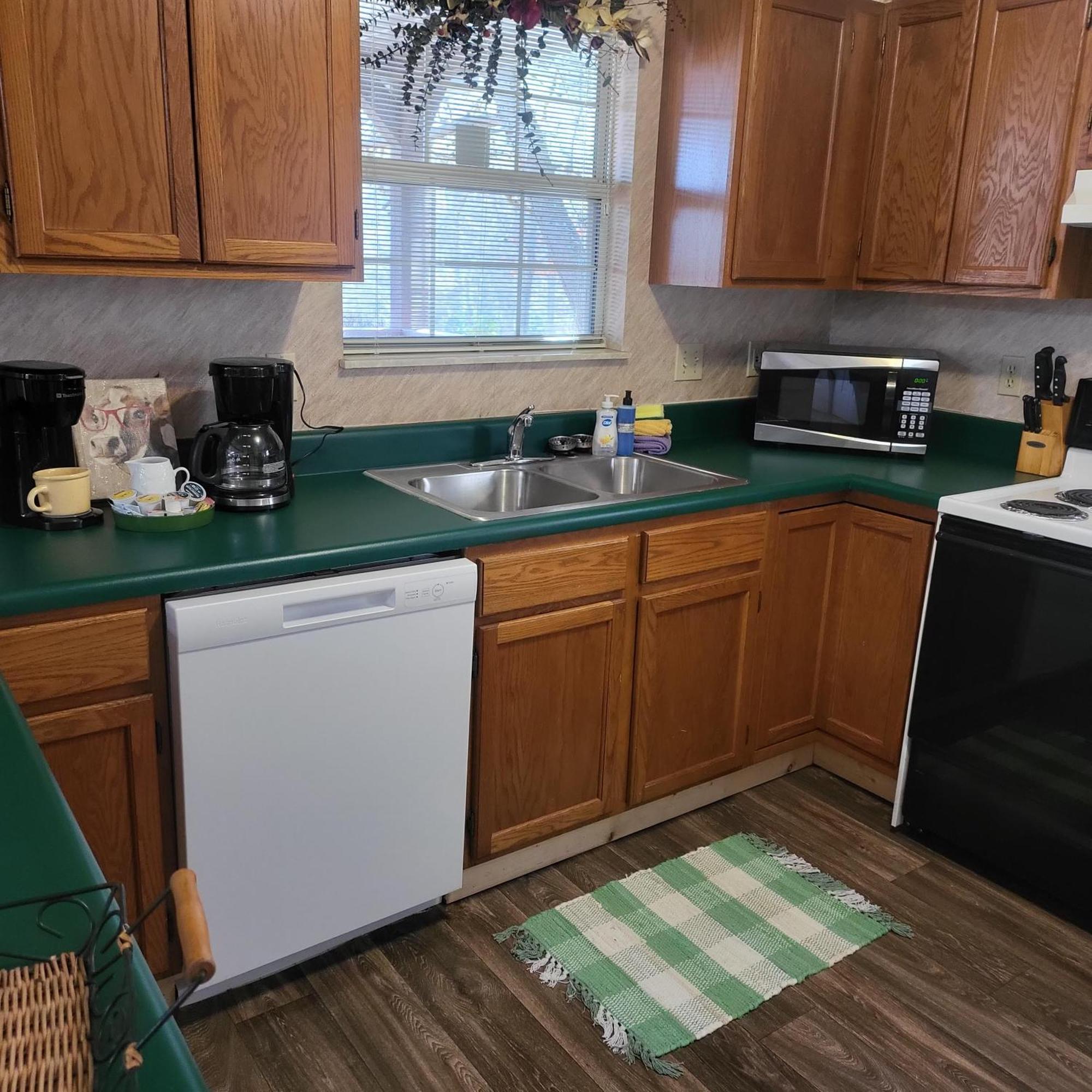 Mountain Dew - 2 Bedrooms, 2 Baths, Sleeps 4 Cabin ガトリンバーグ エクステリア 写真